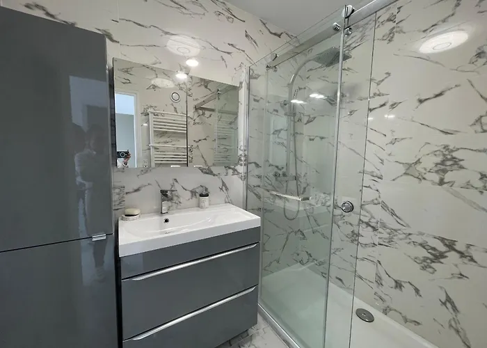 Apartament Grand T3 Avec 2 Terrasses Et Acces Direct - Fr-1-420-129 *